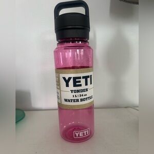 YETI Yonder 1L Bottle in Pink